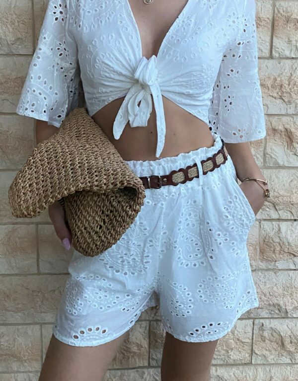 Pantaloni scurți broderie DYA